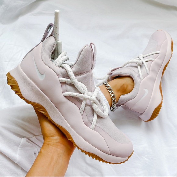 Nike Shoes - Nike city loop sneakers